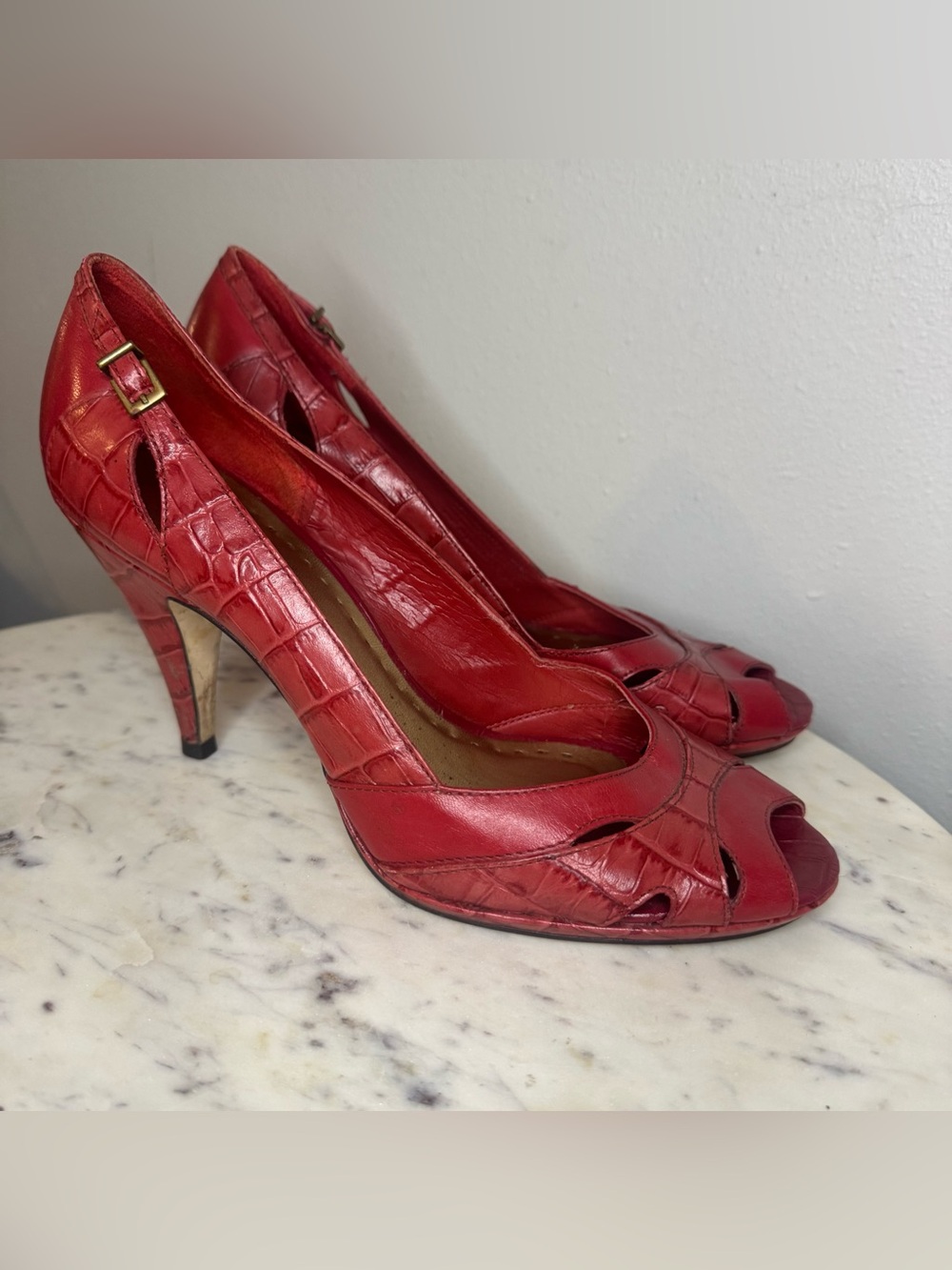Gianni Bini Heels Size 9.5 M red Leather shoes pumps peep toe